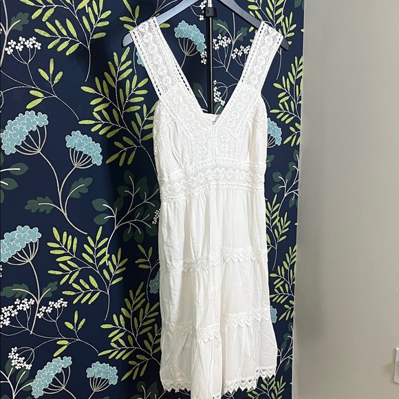 Elegant White Lace Dress Size M - Picture 9 of 9